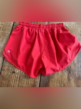 Lululemon hottie hots size 6 with 4” inseam